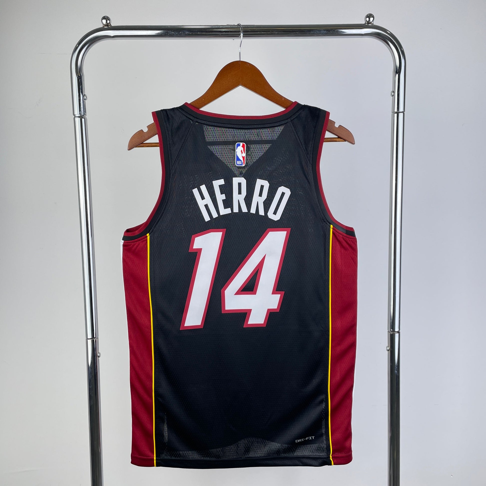 Miami Heat 23 (Retro Players) Nordic Techs